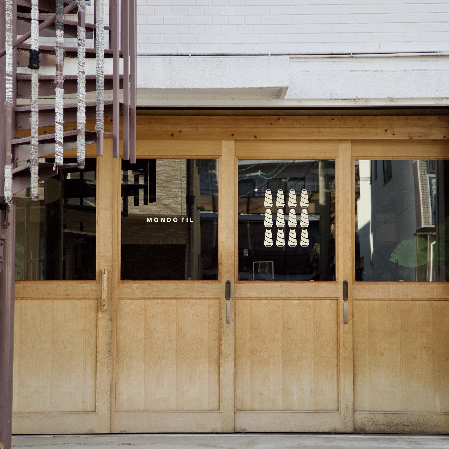 MONDO FIL SHOPの入口